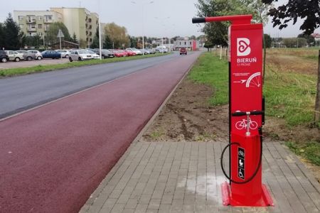 Pierwsza w Bieruniu samoobsługowa stacja naprawy rowerów